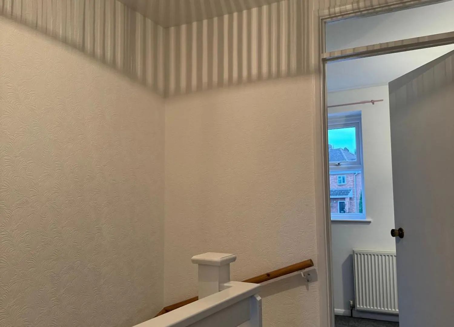 Comfortable Home Away From Home, Spacious 2 Bedroom Town House,Self Catering, Free Parking, Walking Distance To Cheltenham Town Centre United Kingdom