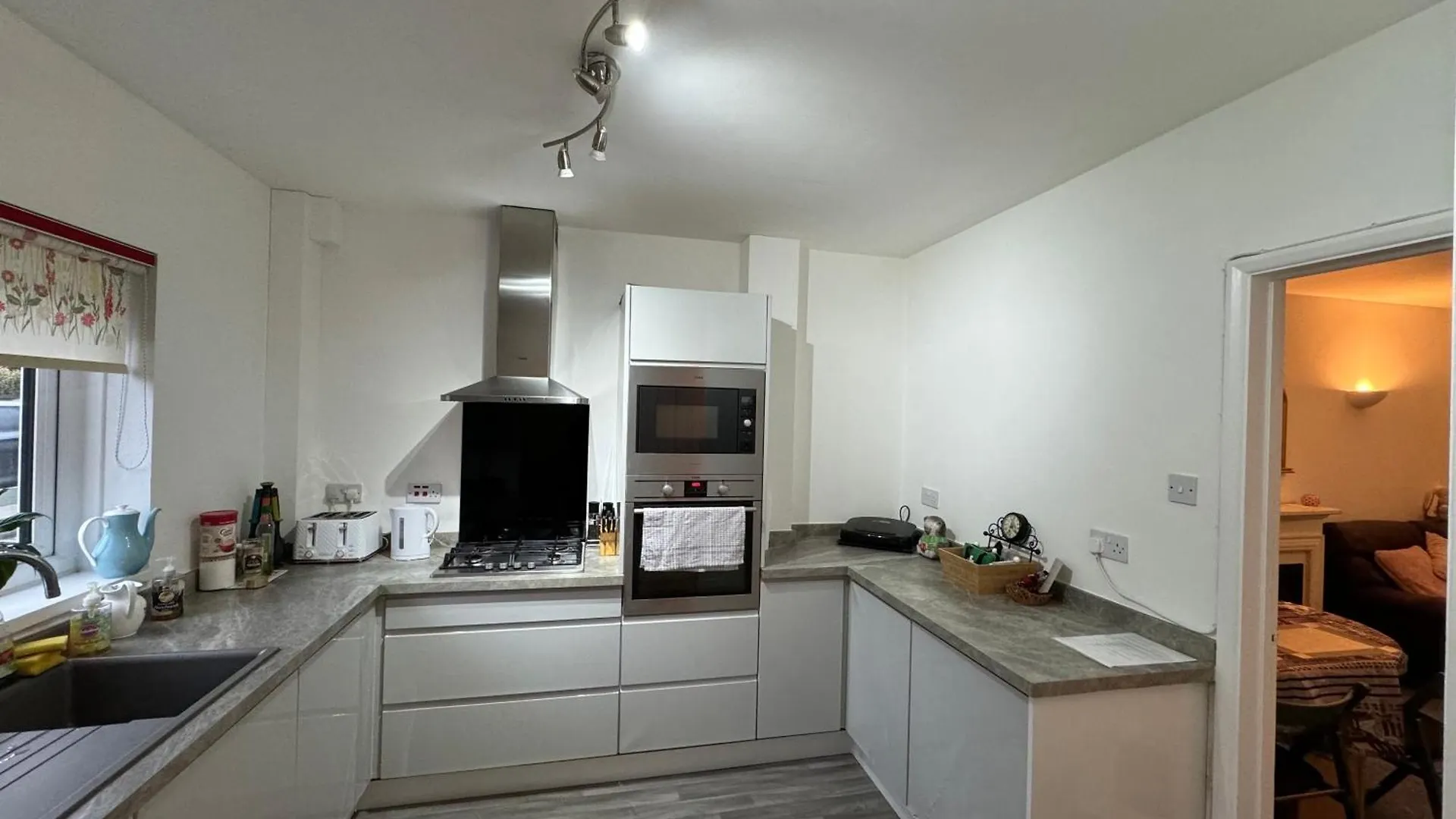 Holiday home Comfortable Home Away From Home, Spacious 2 Bedroom Town House,Self Catering, Free Parking, Walking Distance To Cheltenham Town Centre