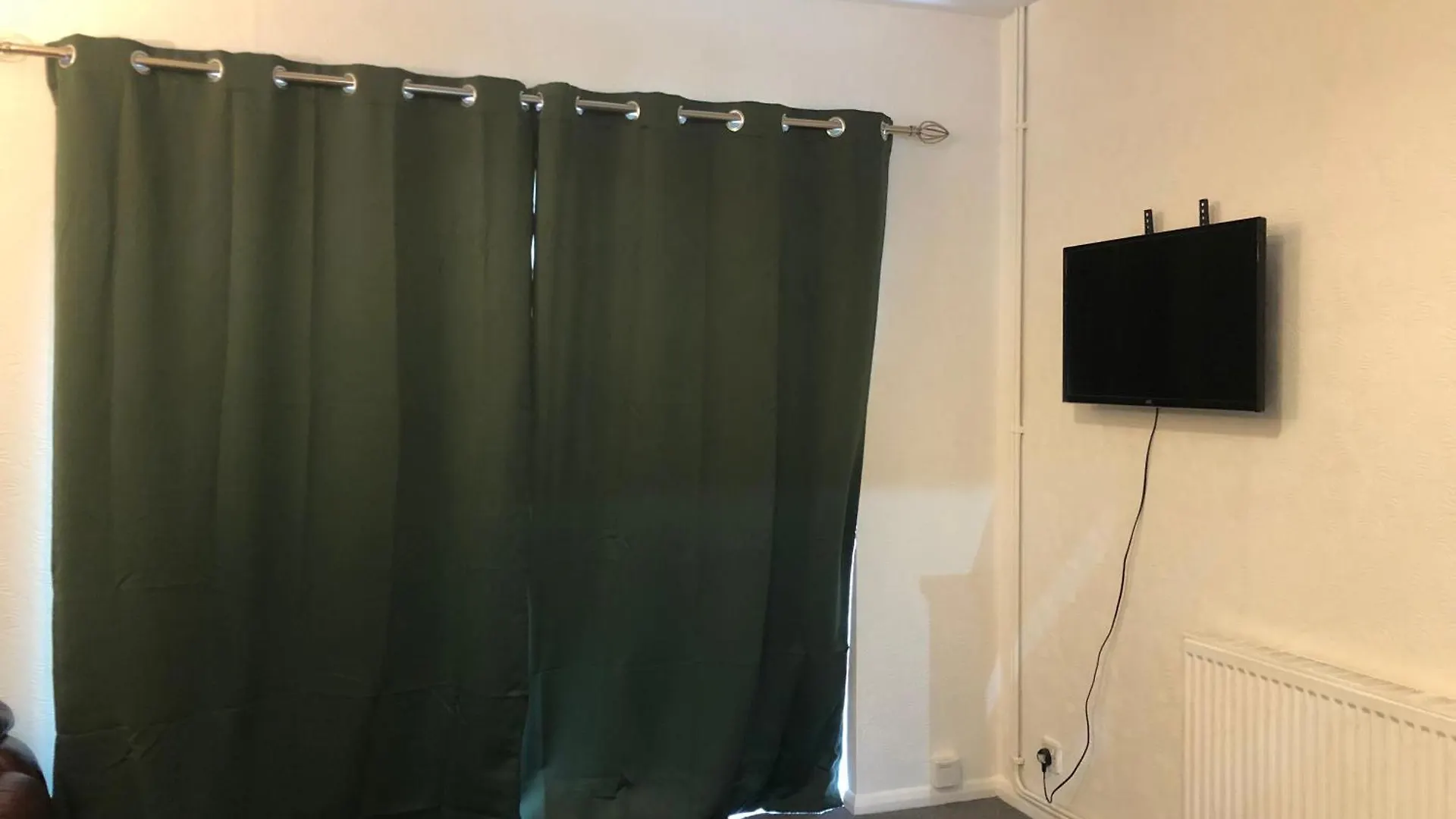 Holiday home Comfortable Home Away From Home, Spacious 2 Bedroom Town House,Self Catering, Free Parking, Walking Distance To Cheltenham Town Centre United Kingdom
