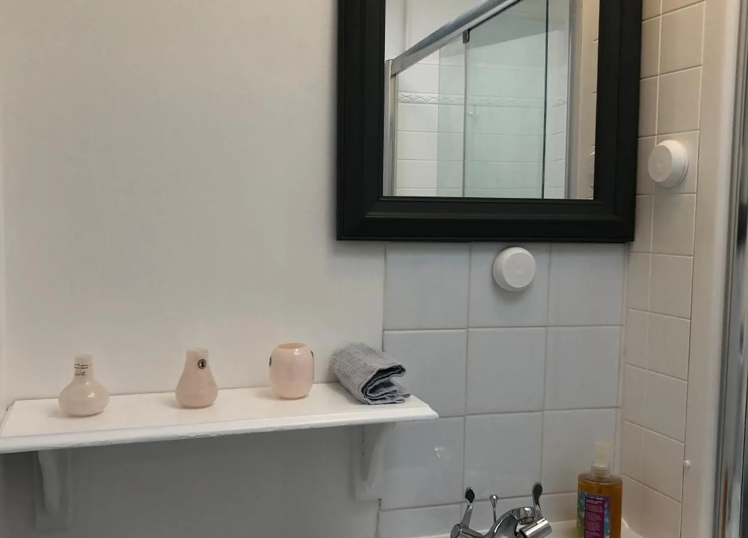 Comfortable Home Away From Home, Spacious 2 Bedroom Town House,Self Catering, Free Parking, Walking Distance To Cheltenham Town Centre