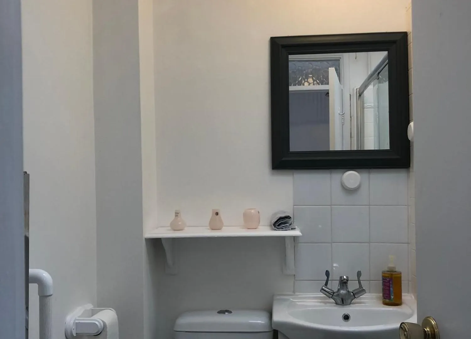 Comfortable Home Away From Home, Spacious 2 Bedroom Town House,Self Catering, Free Parking, Walking Distance To Cheltenham Town Centre 0*,