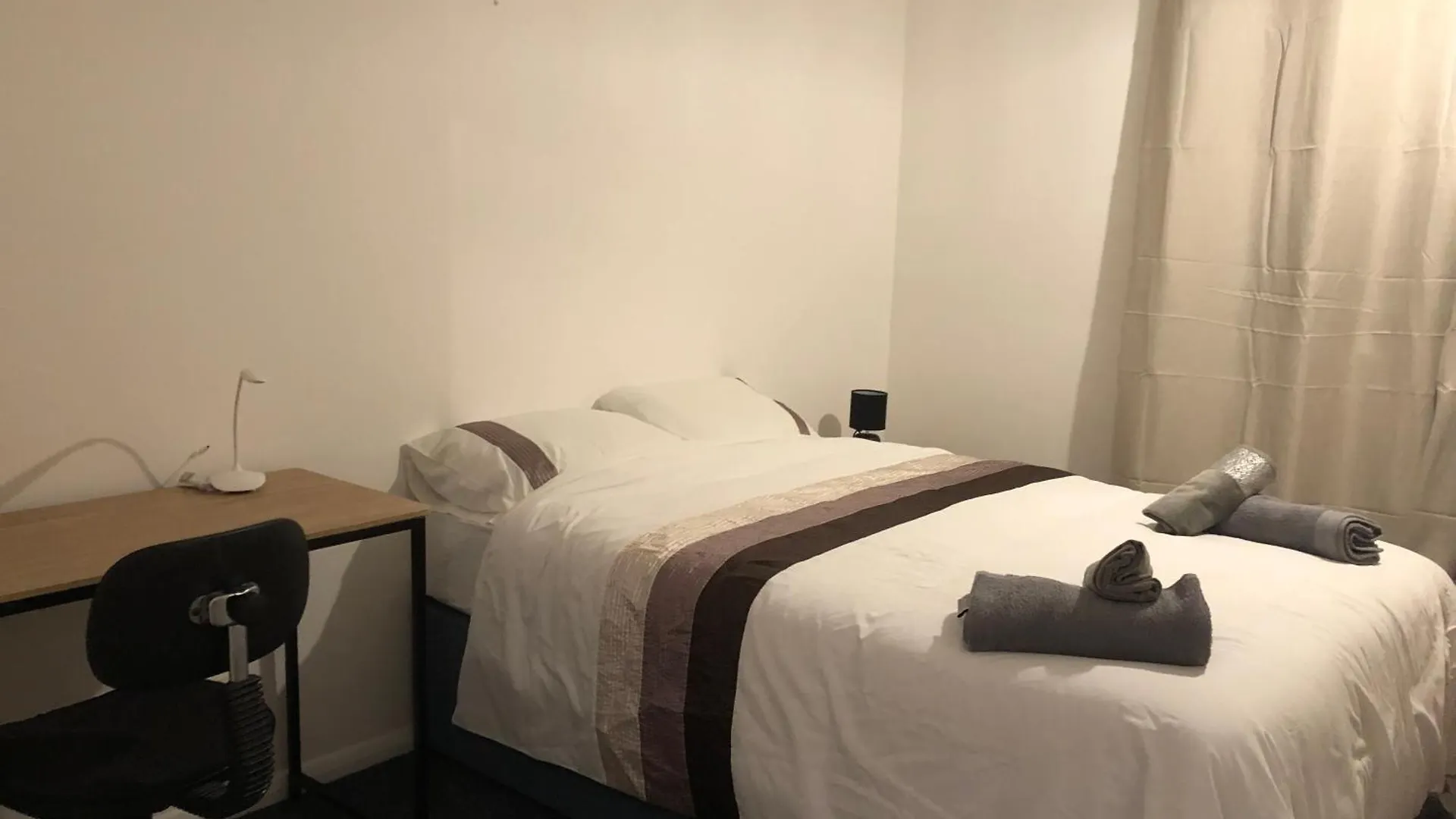 Holiday home Comfortable Home Away From Home, Spacious 2 Bedroom Town House,Self Catering, Free Parking, Walking Distance To Cheltenham Town Centre